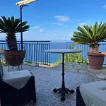 Castle Sea View بيت للعطل *