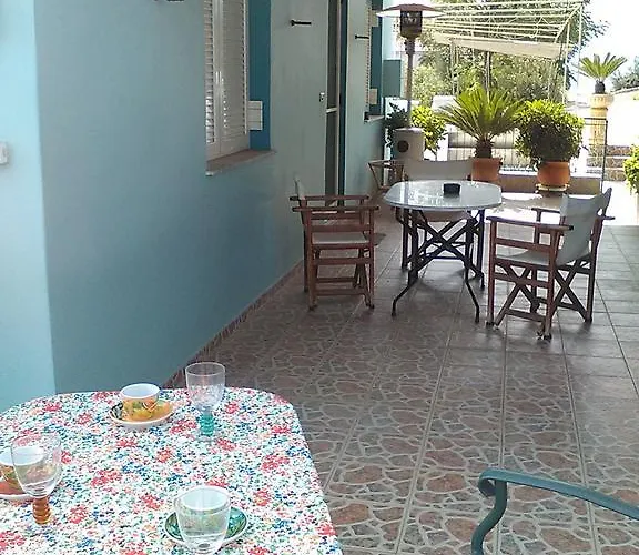 بيت للعطل Castle Sea View